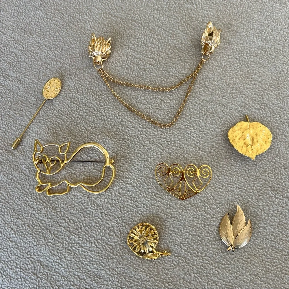 Brooch Set of seven gold tone cat wolves flower hearts leaves